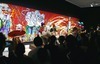 ゆず、森美術館でゲリラライヴ！ 「村上隆の五百羅漢図展」が騒然