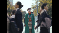 椎名林檎、母のコートを着て娘のネックレスをつける“人生は夢だらけ”MV公開