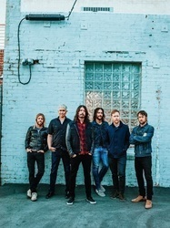 フーファイのツアー会場の持込禁止物、「自家製ナッツ・ミルク」や「フリーラジカル」などがリスト入り - Foo Fighters photo by Brantley Gutierrez